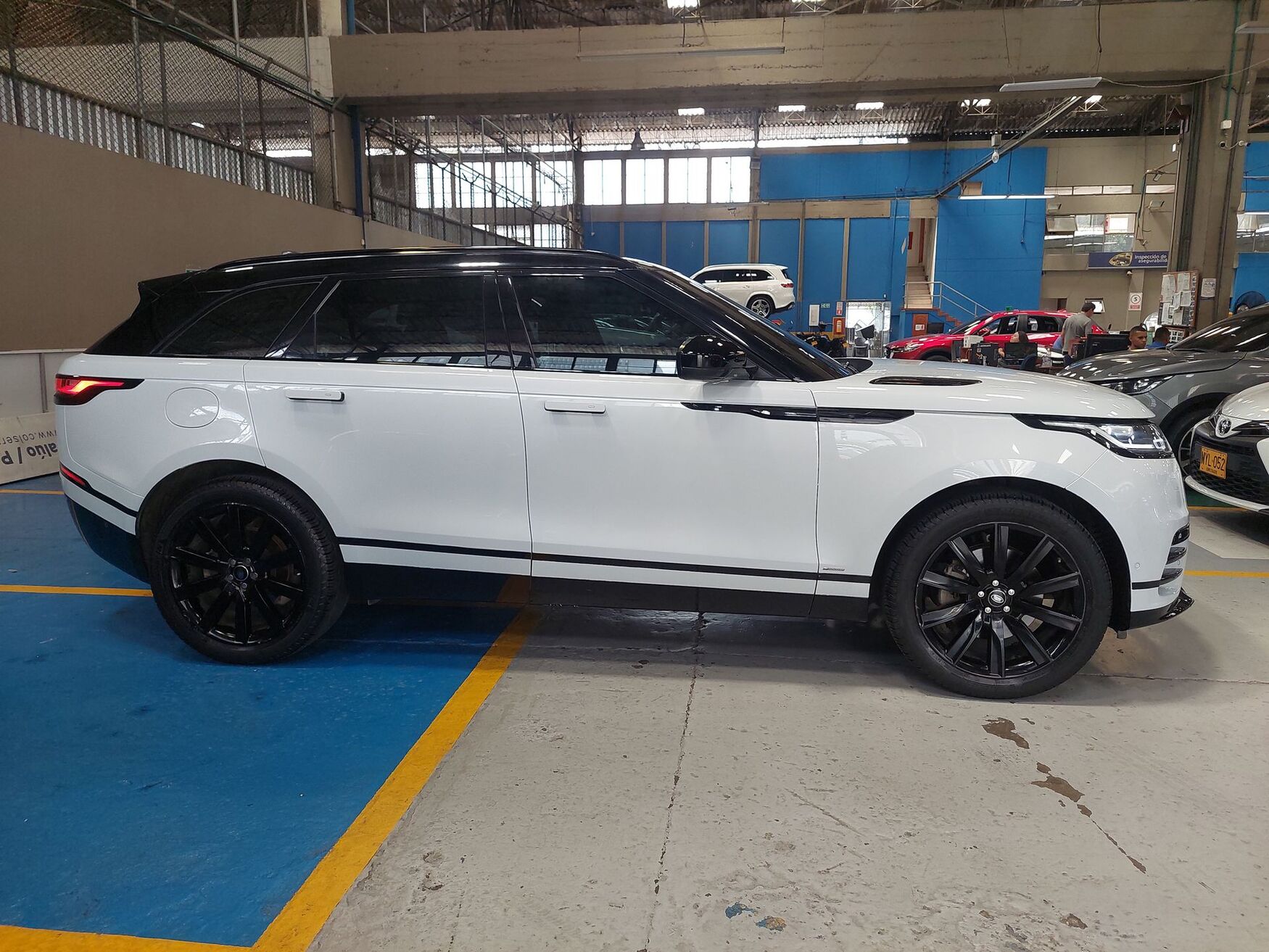 Land Rover - Velar - 2020 image number 10