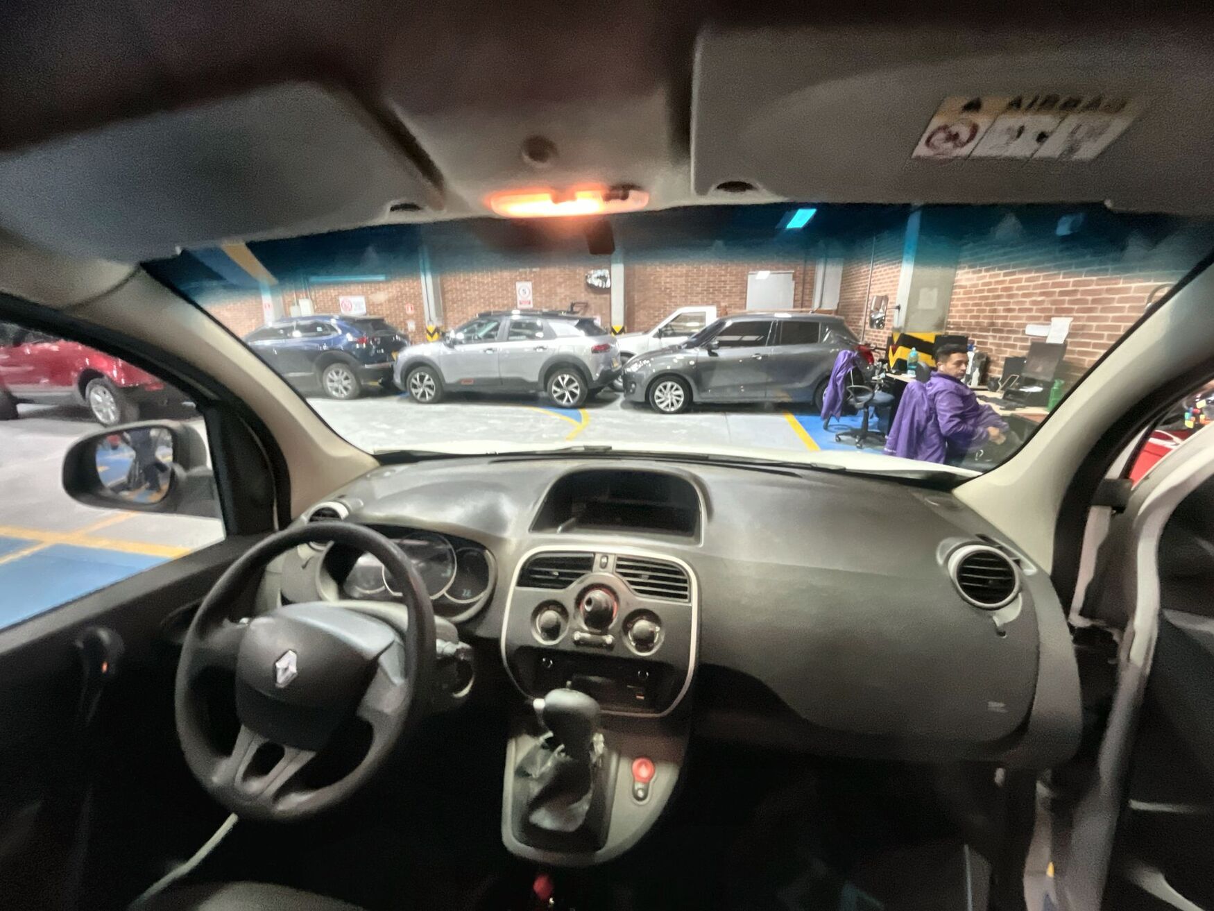 Renault - Kangoo ZE - 2020 image number 11