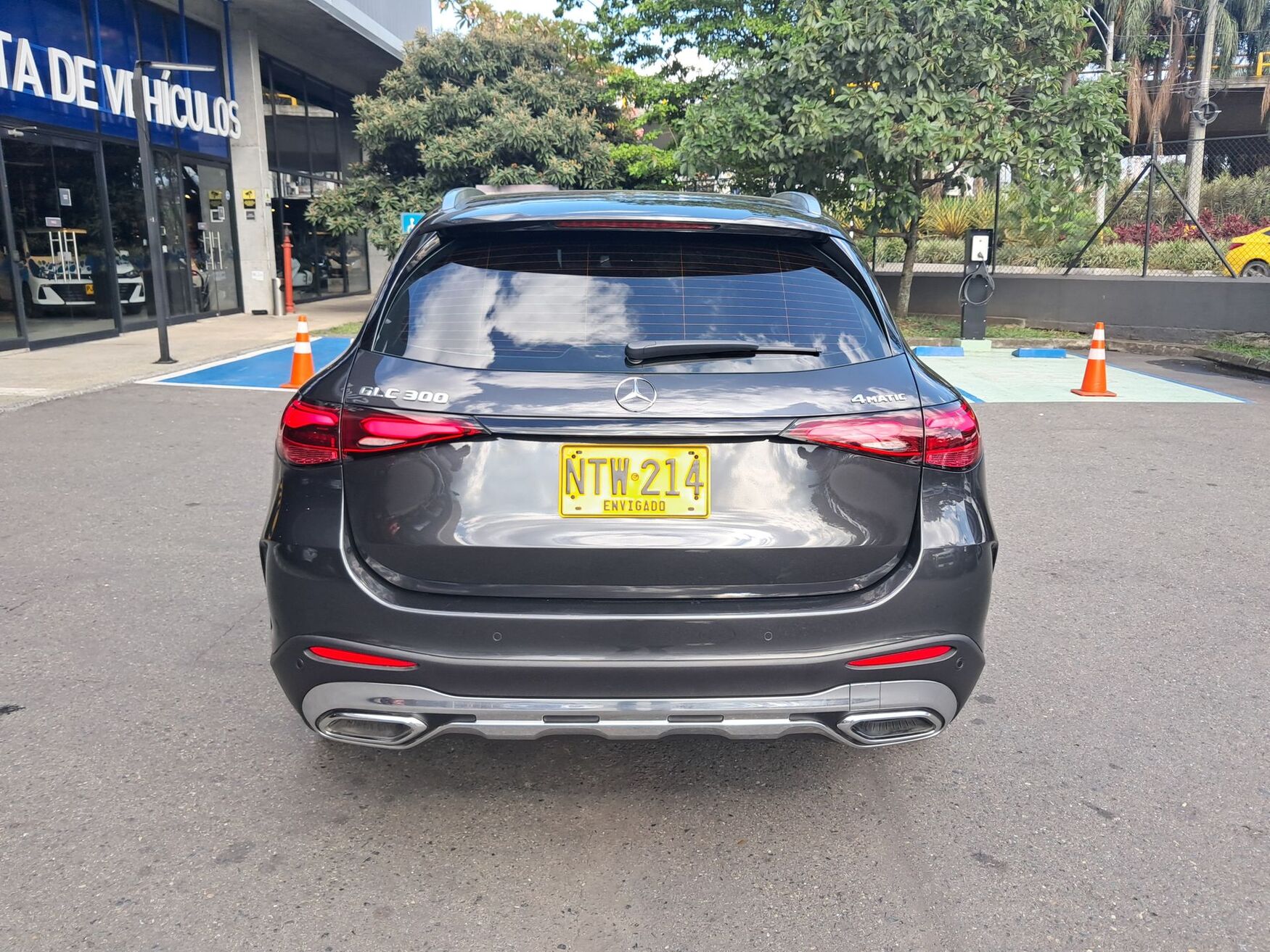 Mercedes Benz - GLC300 - 2025 image number 8