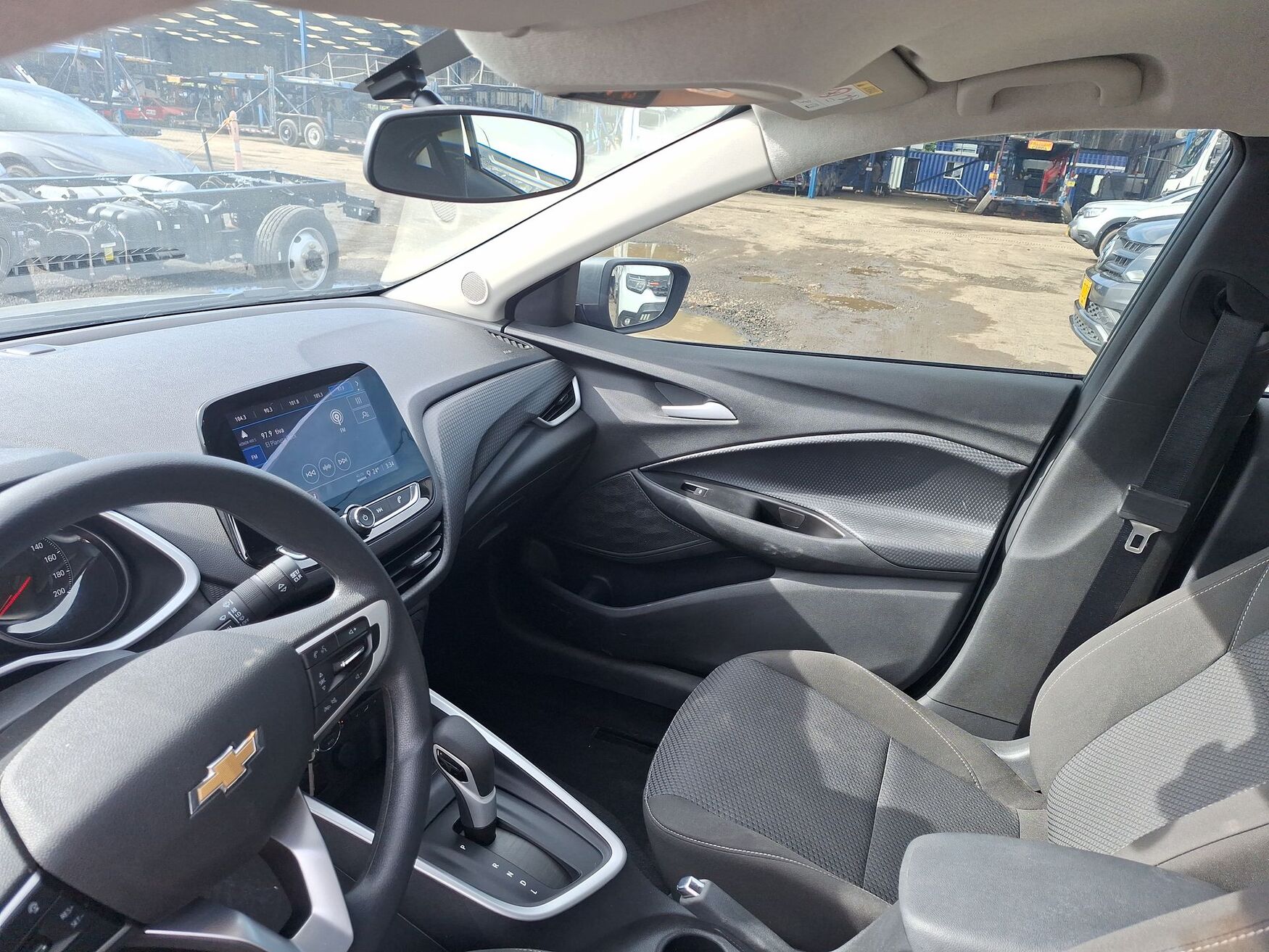 Chevrolet - Onix - 2025 image number 2