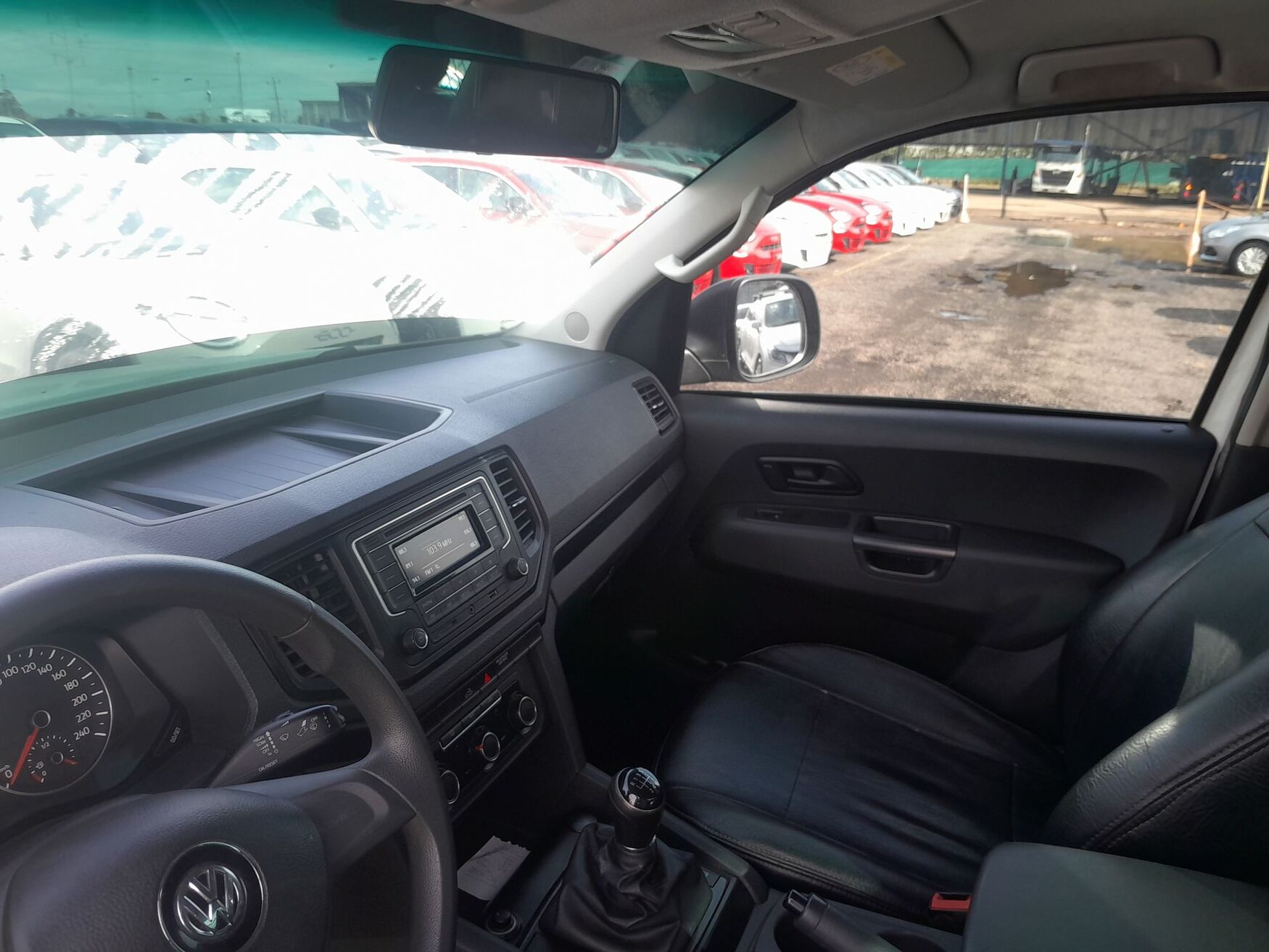 Volkswagen - Amarok - 2023 image number 2