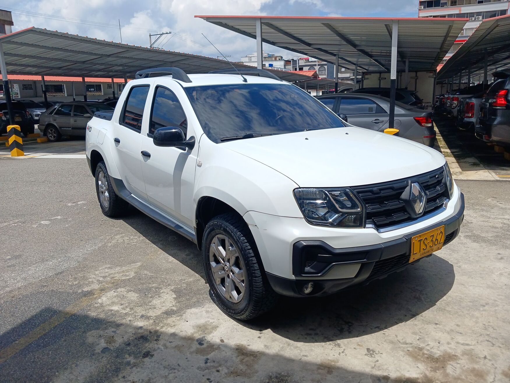 Renault - Oroch - 2024 image number 1