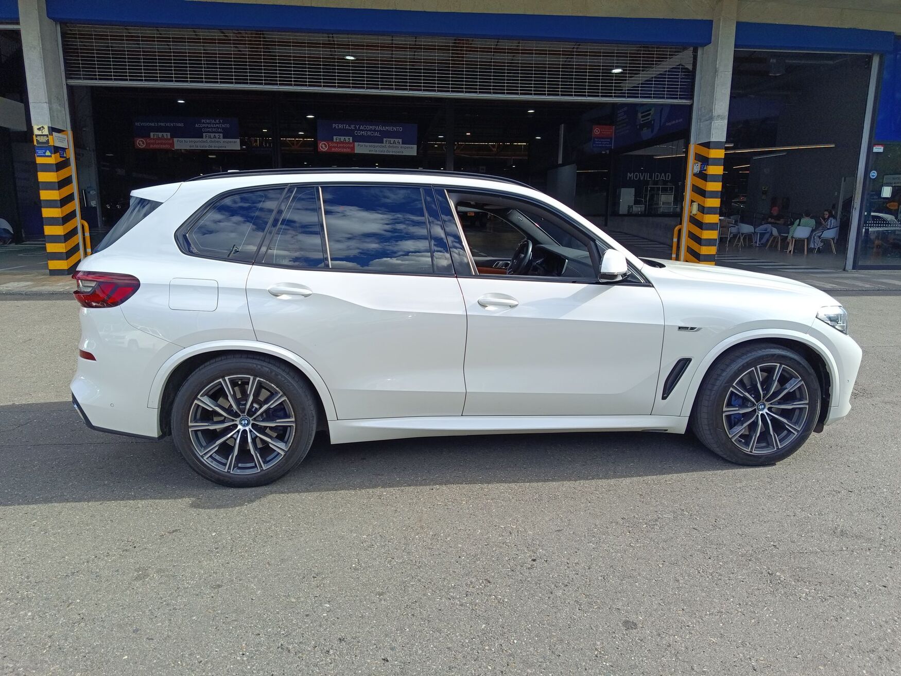 BMW - X5 - 2023 image number 10