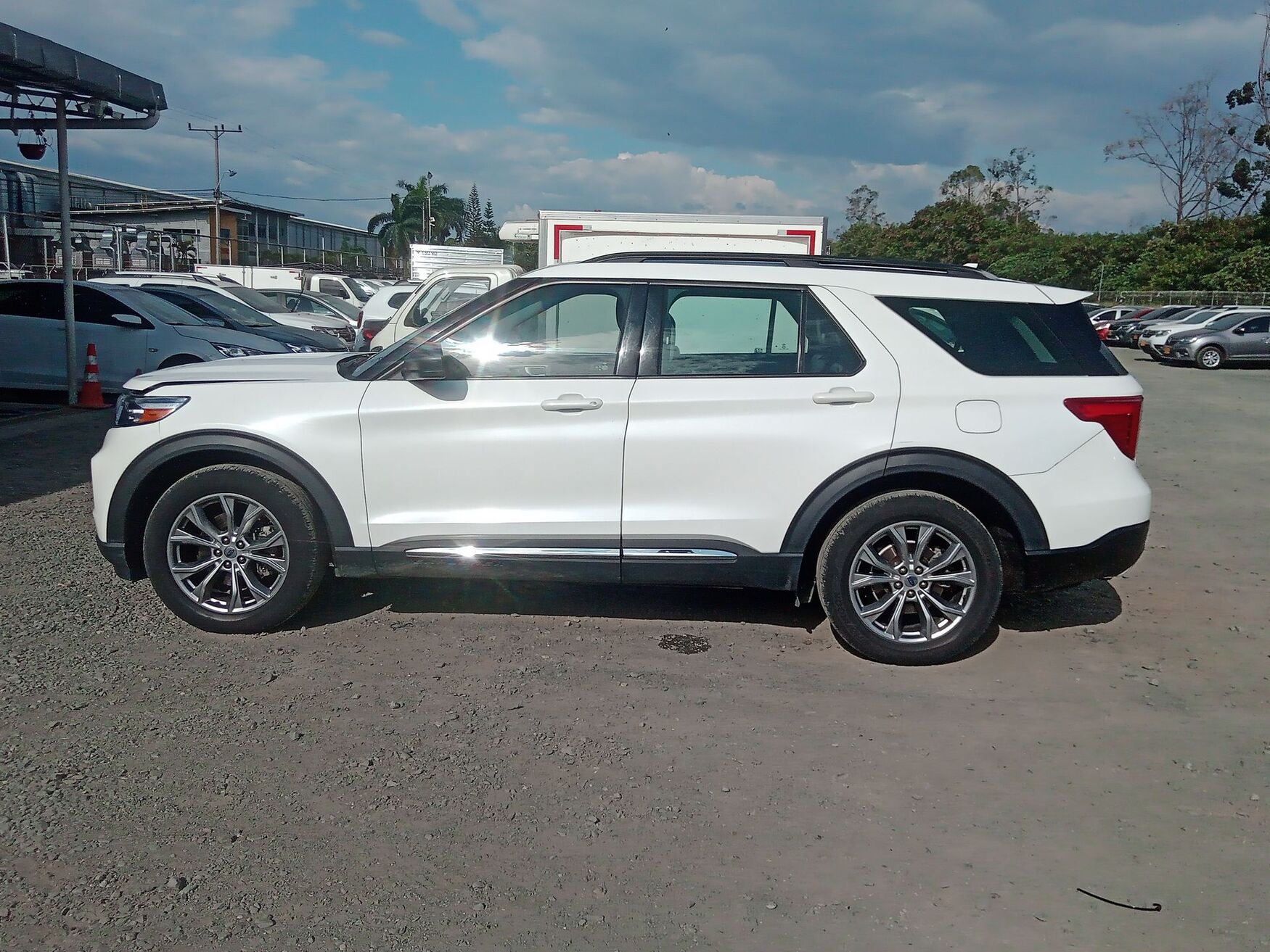 Ford - Explorer - 2021 image number 6