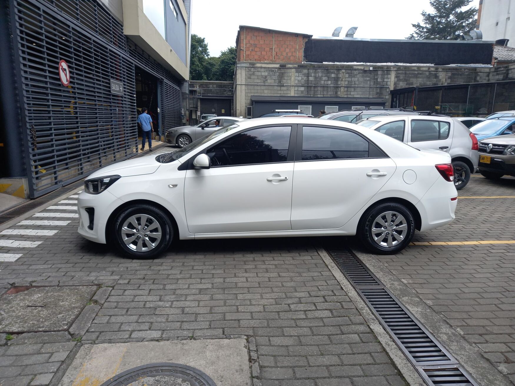 Kia - Soluto - 2025 image number 4